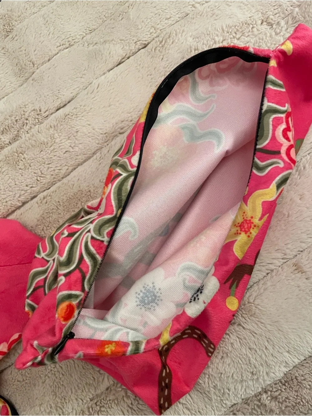 N/A vibrant pink